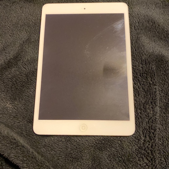 Selling a IPad Mini from Apple! - Picture 1 of 1